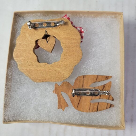 Handcrafted Christmas Holiday Wooden Holiday Wreath & Dove Pins Brooches - Picture 2 of 4